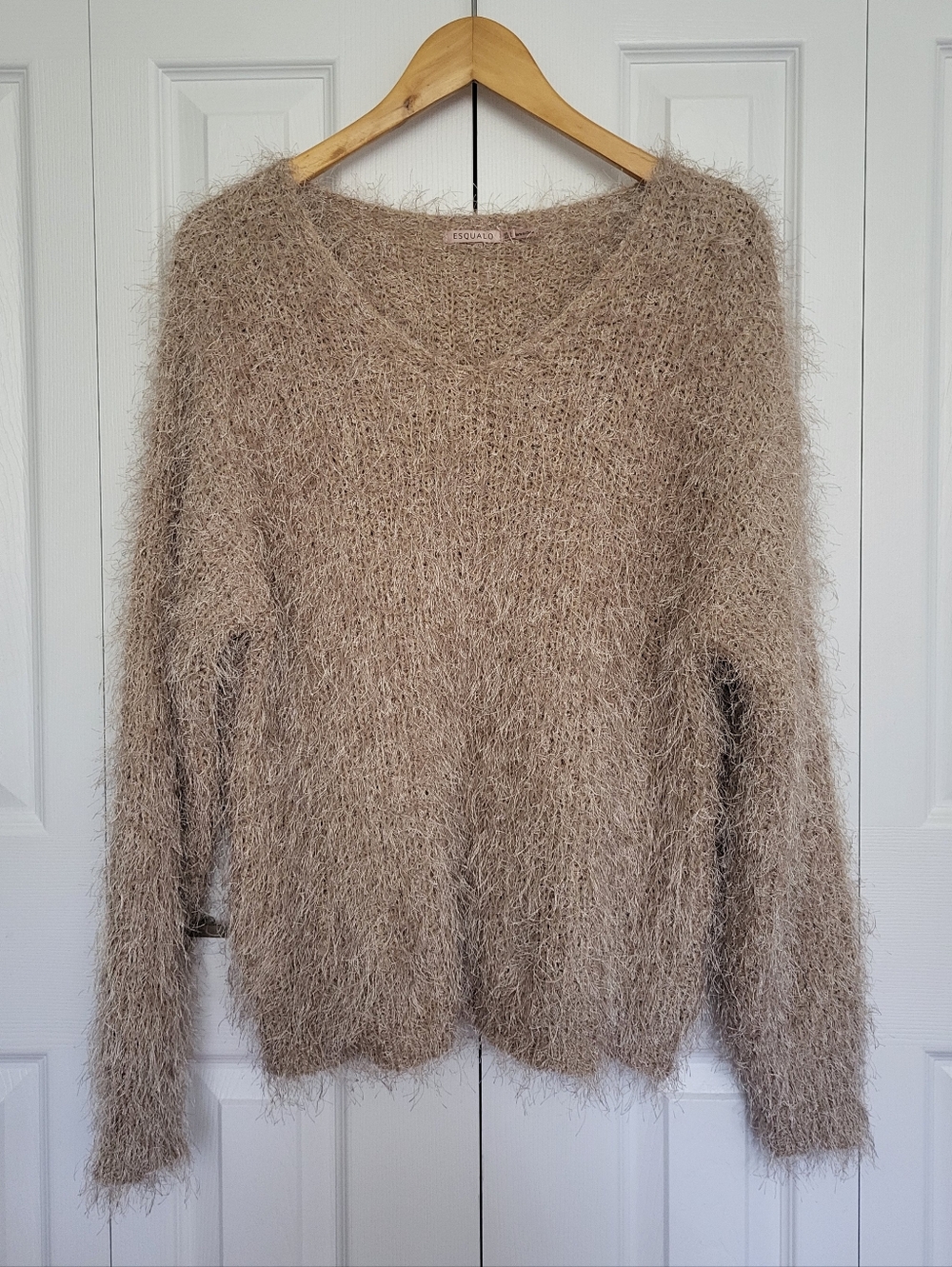 ESQUALO Women's Oversized V-Neck Eyelash Knit Sweater in Beige Size L Shaggy